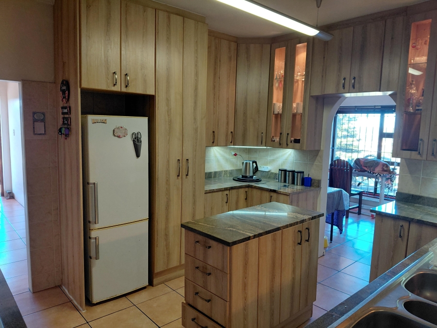 4 Bedroom Property for Sale in Heuwelkruin Eastern Cape